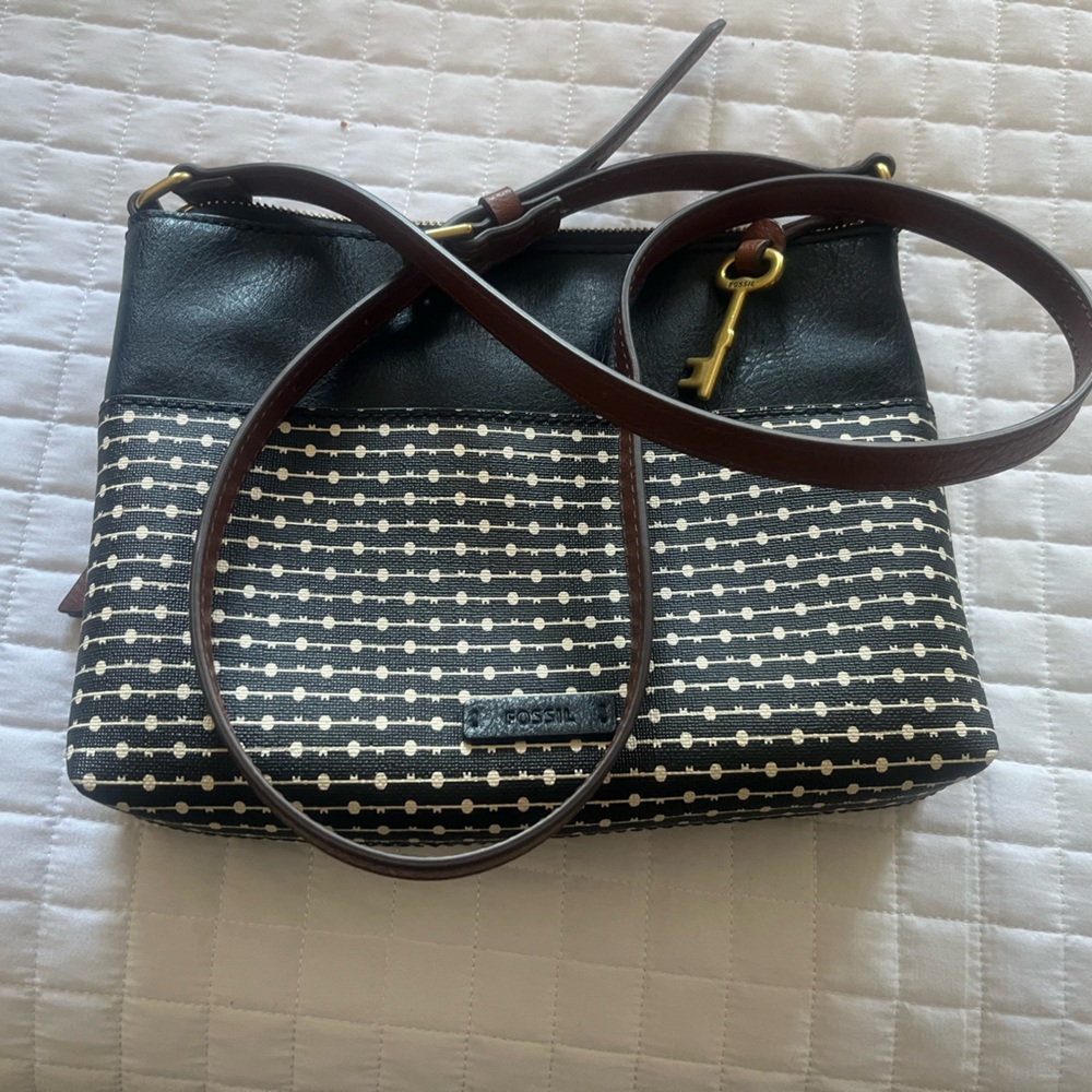 Fossil cross body bag. Black, off white and brown
